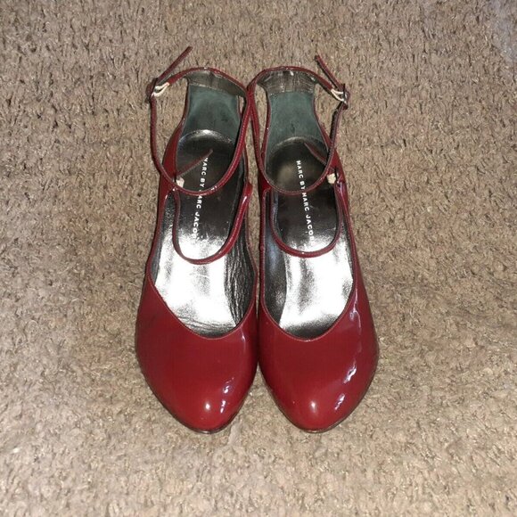 MARC BY MARC JACOBS-Deep Red Patent Pumps-Ankle/MaryJane Strap-Sz 40-Near Mint - Picture 3 of 7